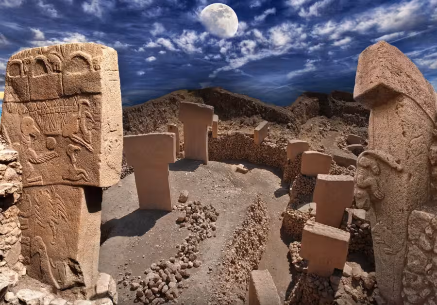 Carved T-pillars at Göbeklitepe temple ruins near Şanlıurfa, key attraction on 2-day guided tour