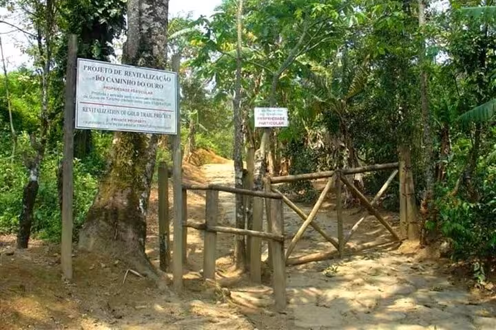 Entrance to the revitalized Gold Trail Adventure, inviting explorers to discover Paraty's natural and historical beauty.
