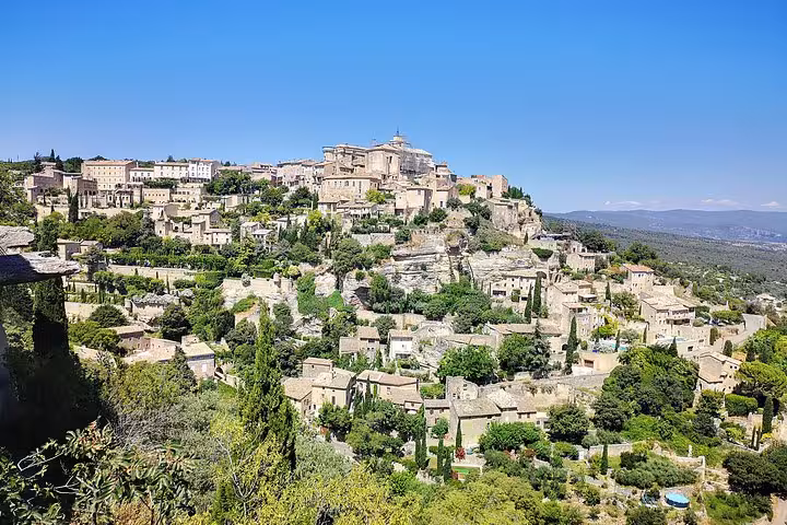 Panoramic view of Gordes hilltop village in the Luberon on an Arles small group private day tour
