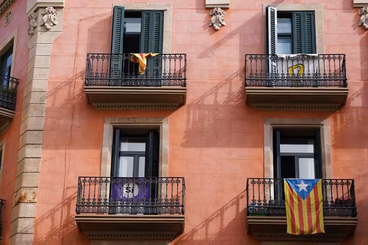 Gràcia Barcelona balconies with Catalan estelada flag, seen on a Catalan culture and cuisine small group tour