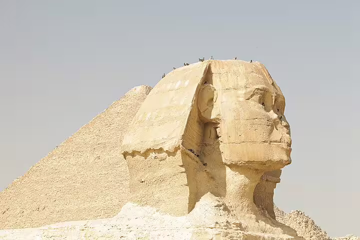 Great Sphinx with Giza Pyramid backdrop, classic Cairo day tour stop on Giza, Saqqara and Dahshur trip