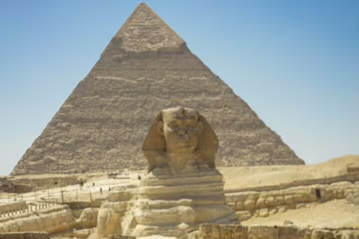 Great Sphinx with the Great Pyramid of Giza behind, highlight of private 2-day Cairo tour itinerary
