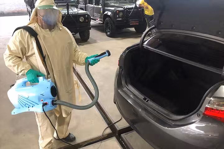 Professional sanitization of vehicle trunk for safe private transfers from Guarulhos Airport to São Paulo.