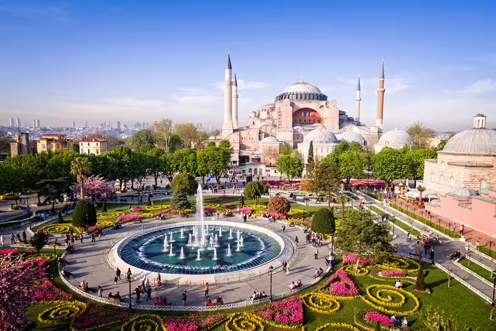 Vibrant gardens and fountains in front of Hagia Sophia in Istanbul, ideal for skip-the-line private tours from Galata Port.