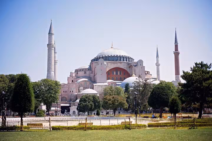 Hagia Sophia exterior with minarets and gardens, highlight stop on an all-inclusive private guided Istanbul city tour