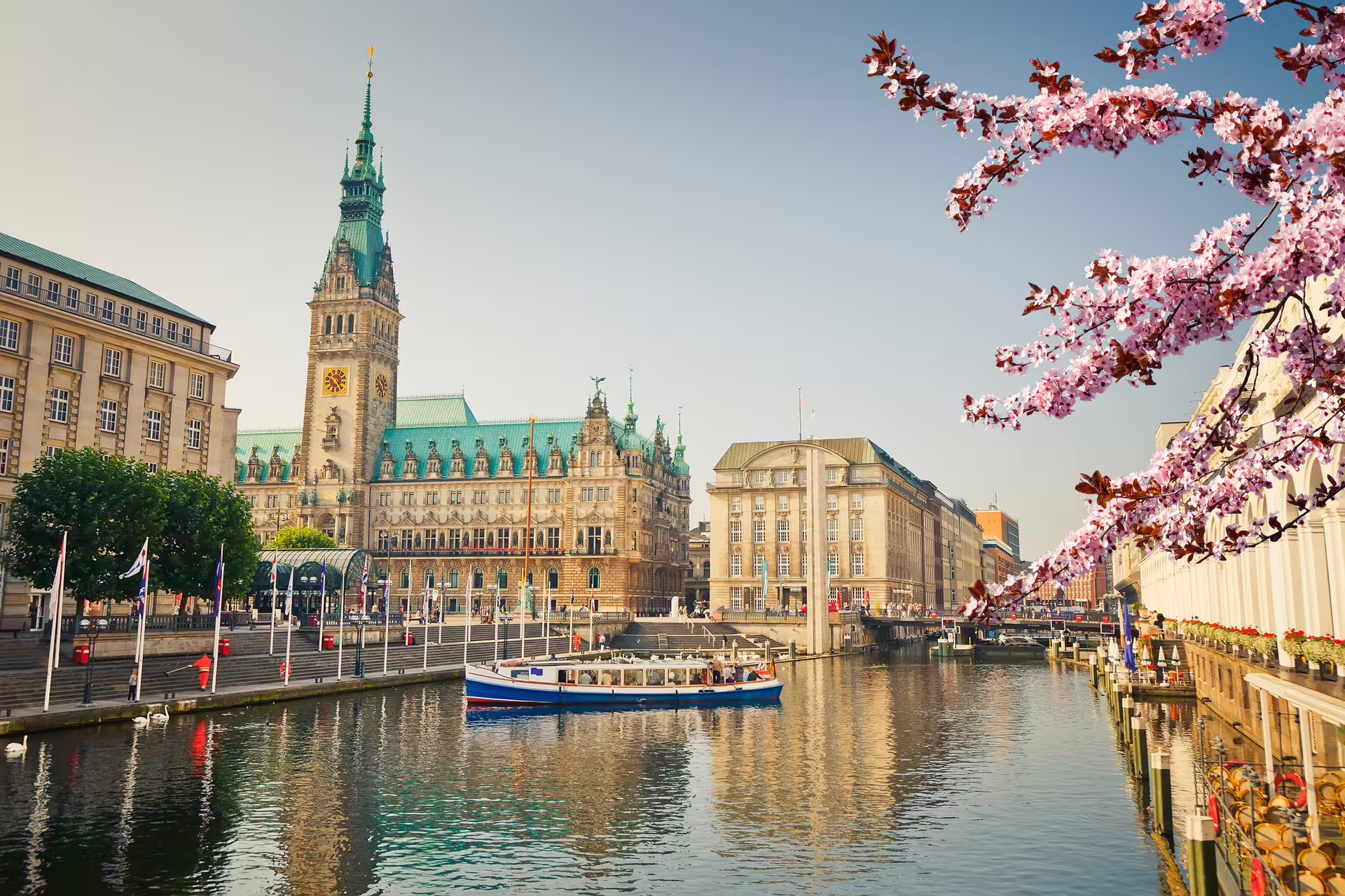 Hamburg City Hall and Alsterfleet canal view near Neustadt, ideal stop on a 1-day walking tour audioguide