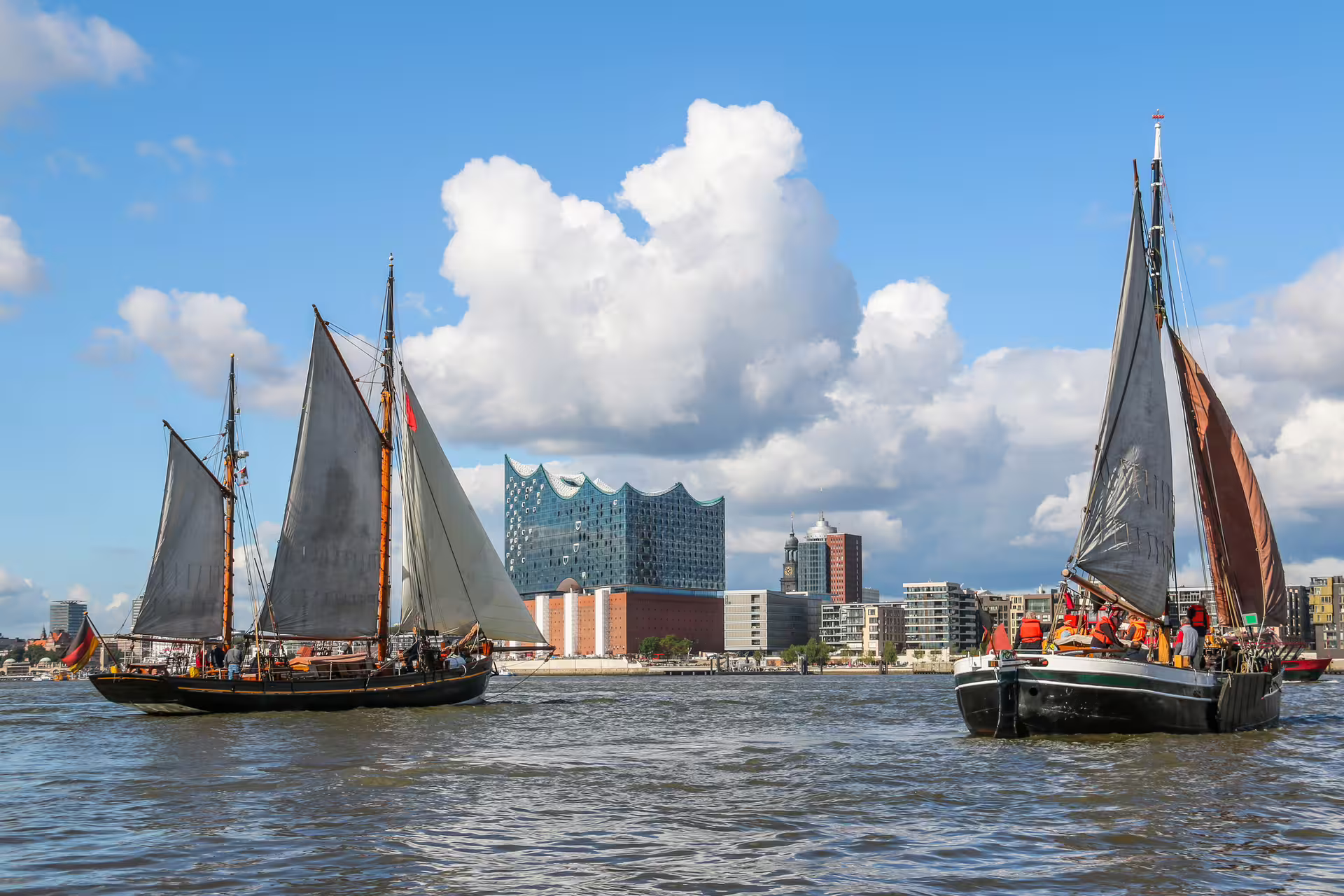 Sailboats on the Elbe with Elbphilharmonie skyline, Hamburg Neustadt 1-day walking tour audioguide