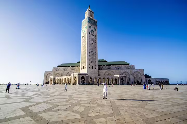 Hassan II Mosque in Casablanca with vast plaza and minaret, highlight of a private Casablanca day tour
