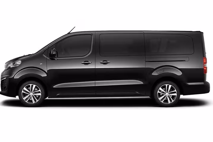 Private black minivan for Heraklion to Rethymno hotel transfer service in Crete with air-conditioned comfort