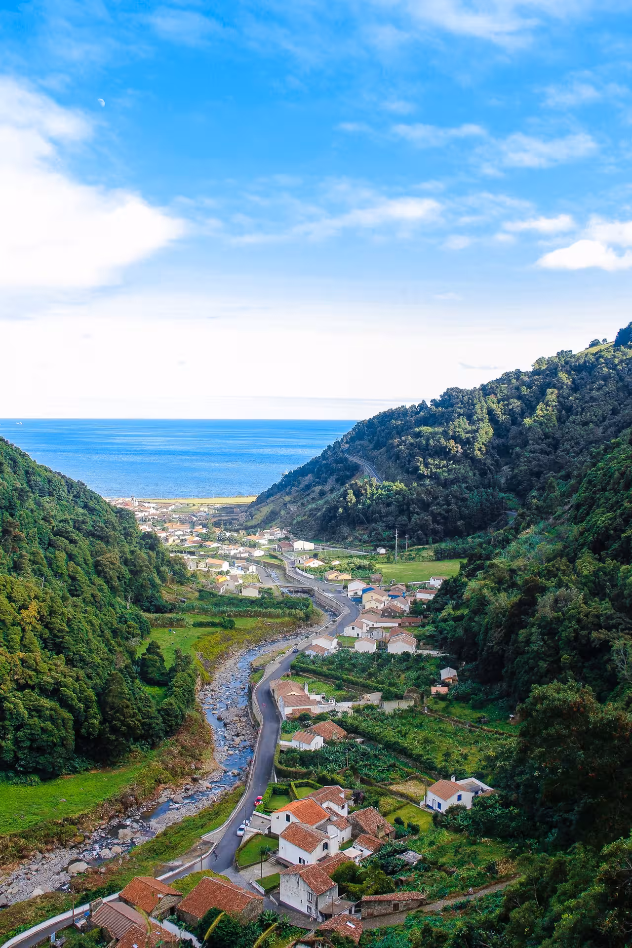 View over Sanguinho village valley and Atlantic coast, scenic highlight on the HIKE Salto do Prego - Sanguinho, São Miguel