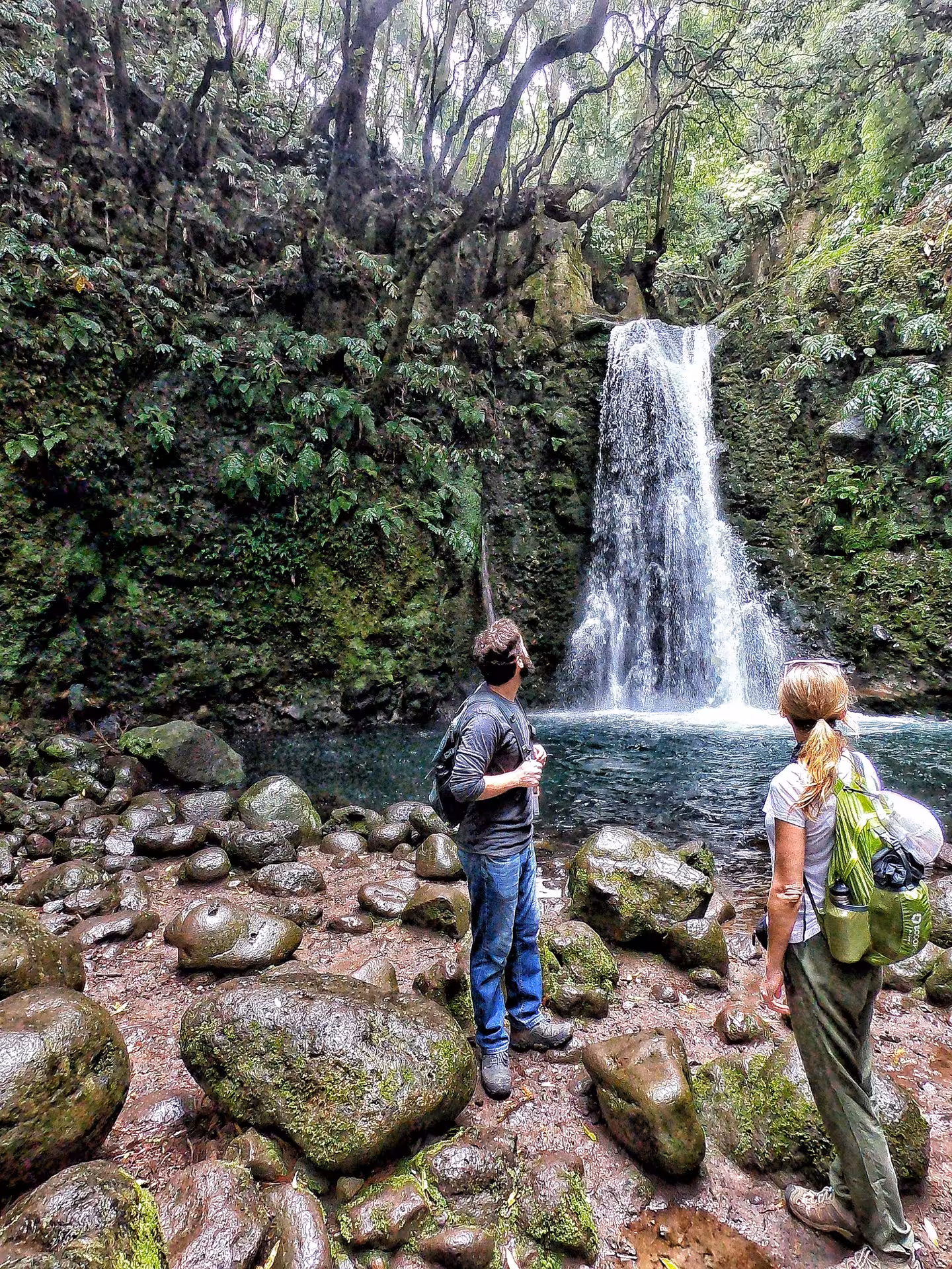 Hikers at Salto do Prego waterfall pool on the HIKE Salto do Prego - Sanguinho trail, São Miguel