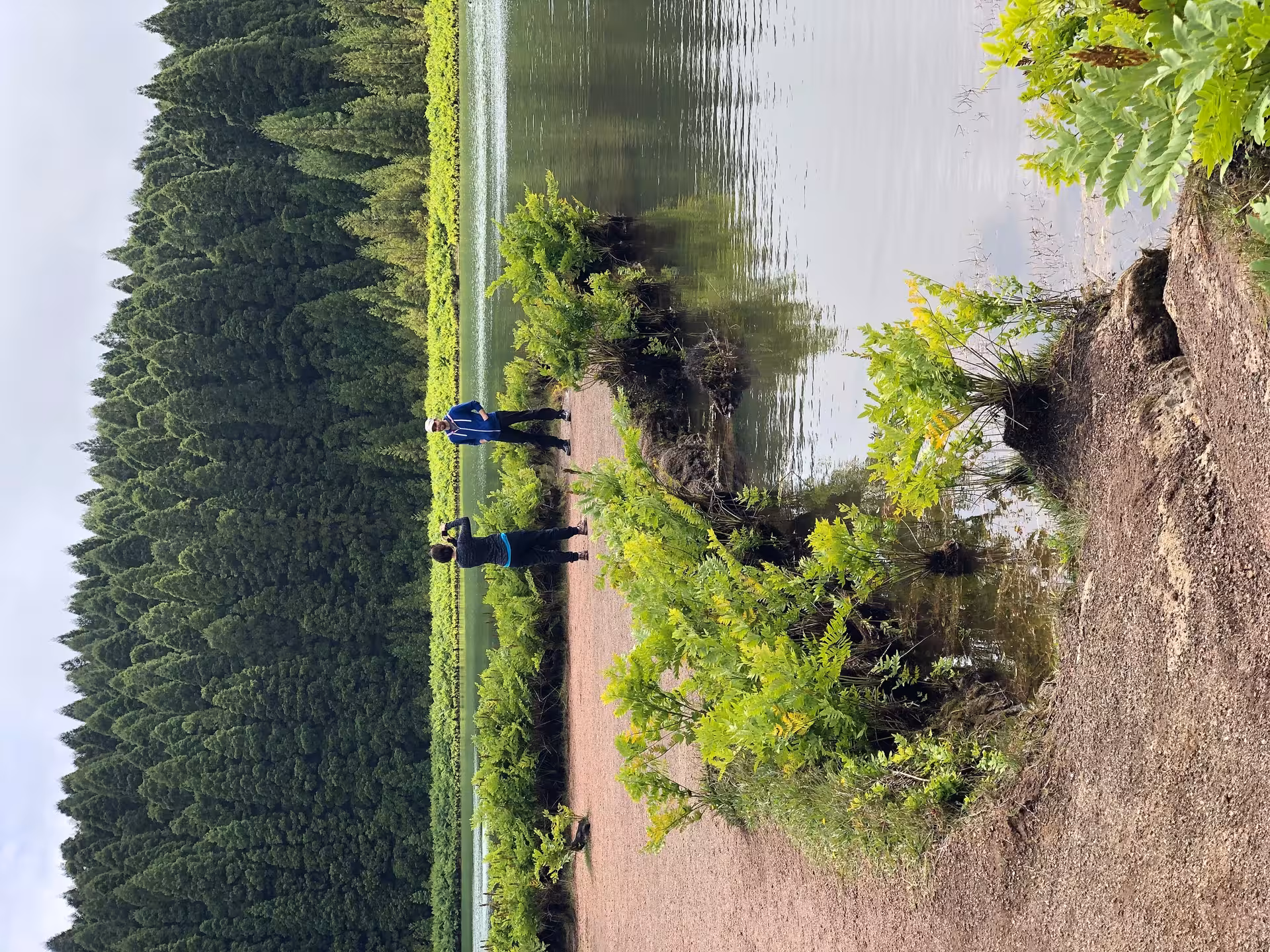 Hikers on the Sete Cidades lakeshore path in São Miguel, Azores, HIKE Seven Cities - Ferraria tour