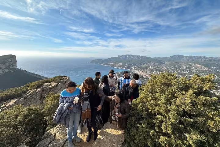 Small group hiking viewpoint above Cassis and Calanques, part of Fullday Aix en Provence, Cassis and Marseille