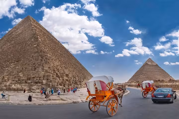 Horse carriage by the Pyramids of Giza under blue sky, classic stop on Temple of Hatshepsut 5-day tour