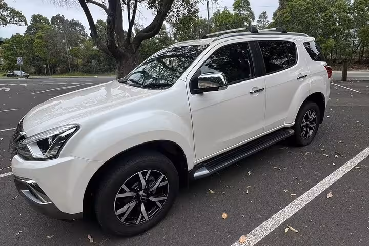 Luxury SUV parked at Hunter Valley Winery for premium private group tours, ideal for vineyard exploration.
