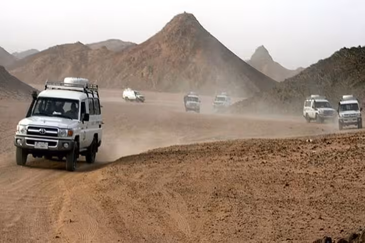 4x4 jeeps crossing Hurghada desert mountains on Super Safari to Bedouin village with dinner and show