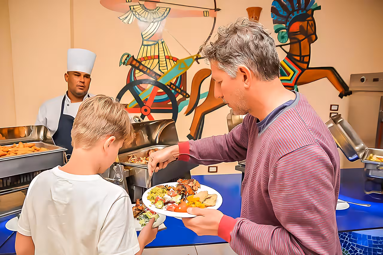 Buffet lunch stop on Hurghada to Luxor Valley of the Kings tour, travelers dining before Tutankhamun tomb visit
