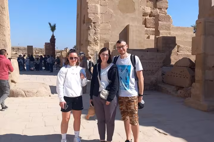 Tourists at Luxor temple ruins on Hurghada day trip to Valley of the Kings and Tutankhamun tomb
