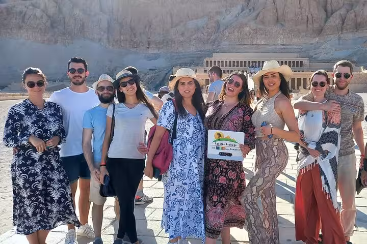 Friends pose at Hatshepsut Temple viewpoint on Hurghada to Luxor tour, including Valley of the Kings and Tutankhamun tomb