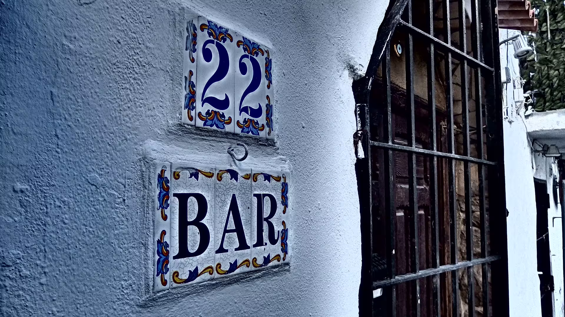 Ceramic “22 BAR” tile on Ibiza Old Town wall, ideal stop during Ibiza Night port free time for drinks and tapas