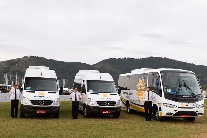 Fleet of Paraty Tours shuttles ready for shared transfer service between Ilha Grande and Paraty, with professional drivers.