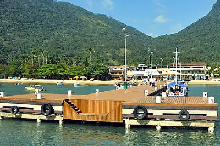 Scenic view of Ilha Grande pier with lush mountains and clear waters, ideal for transfers to Paraty.