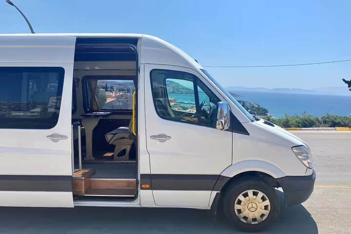 Private shuttle van for 3 days Istanbul to Cappadocia tour transfer, door-to-door cave hotel travel