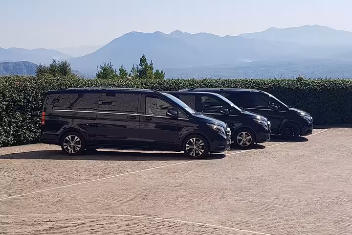 Private minivan transfers for 10-day Italy tour, comfortable transport between Rome, Florence, Milan and Venice