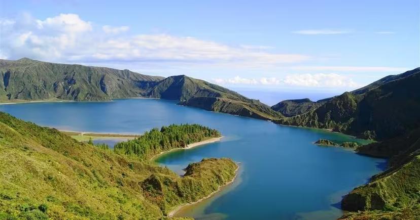 Panoramic view of Lagoa do Fogo crater lake in São Miguel on a half-day Jeep tour in the Azores