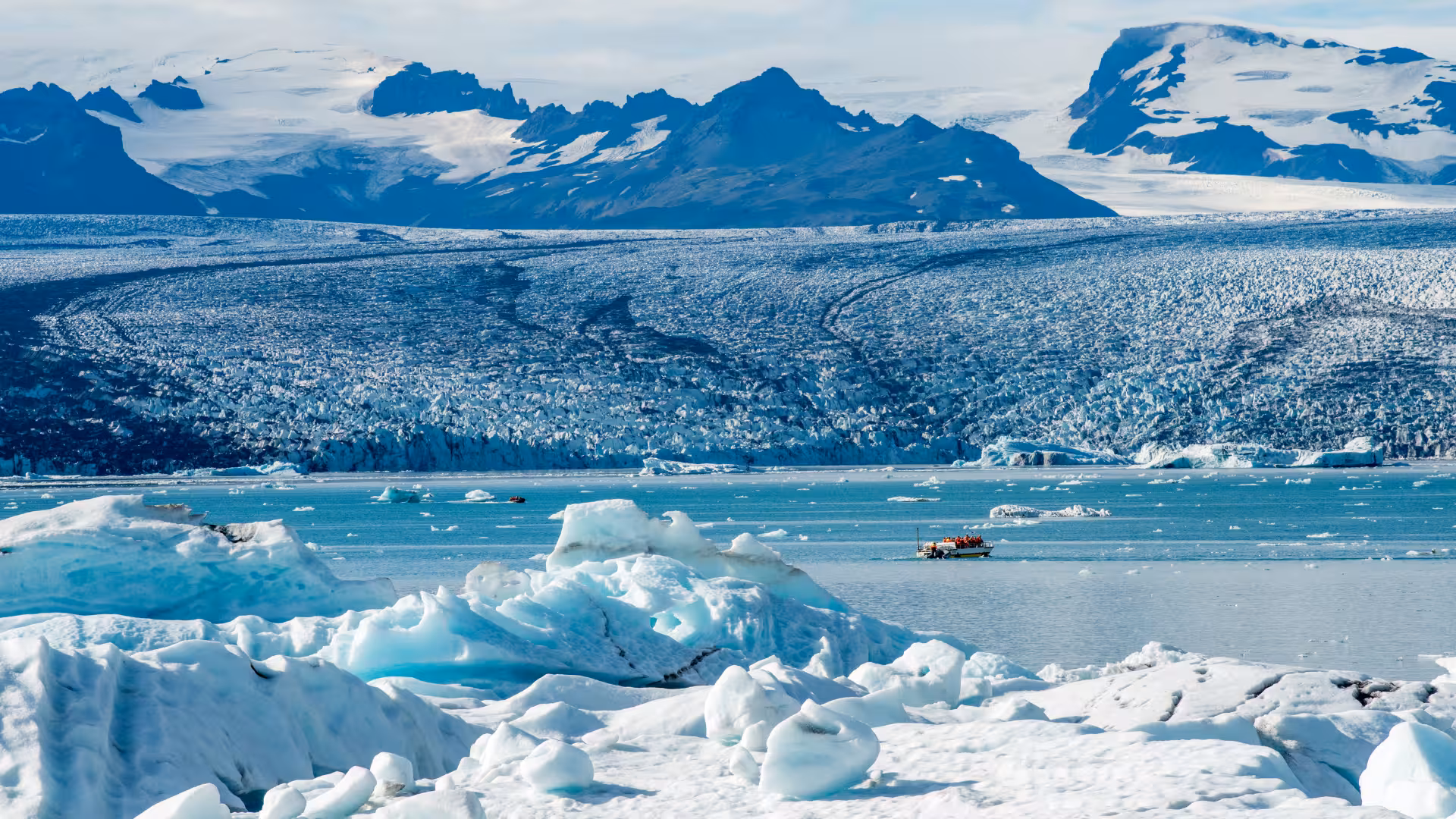 Jökulsárlón Glacier Lagoon with Vatnajökull backdrop and iceberg-filled water, highlight of private rally car adventure