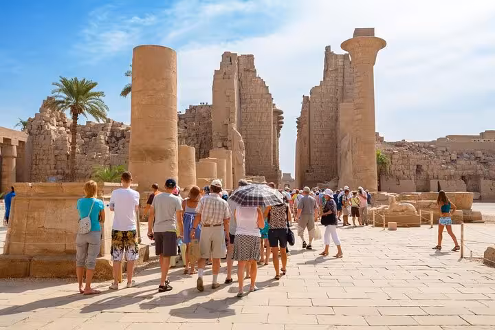 Tour group entering Karnak Temple in Luxor on a 2-day private Hurghada to Luxor and Abu Simbel tour