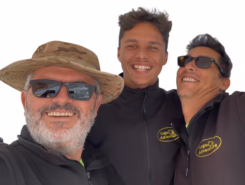 Friendly Lagos Adventure guides ready for a top-rated Ponta da Piedade kayak cave tour in Algarve, Portugal