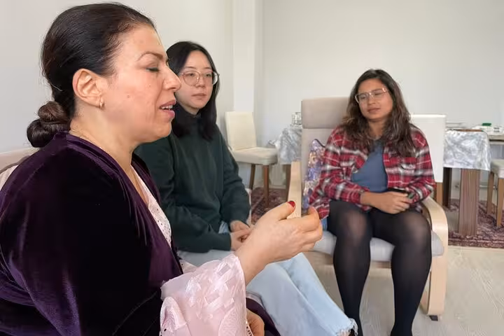 Intimate Kurdish dengbeji storytelling and singing session in Istanbul home setting with small group