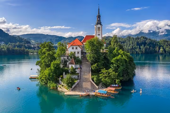 Lake Bled island church and turquoise water, scenic stop on a private Ljubljana and Bled tour from Vienna