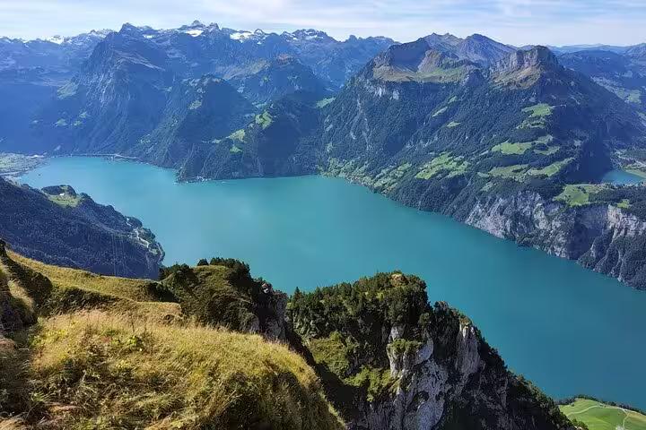 Panoramic view of Lake Lucerne from Mount Rigi, a highlight of the Zurich day trip with mountain railway