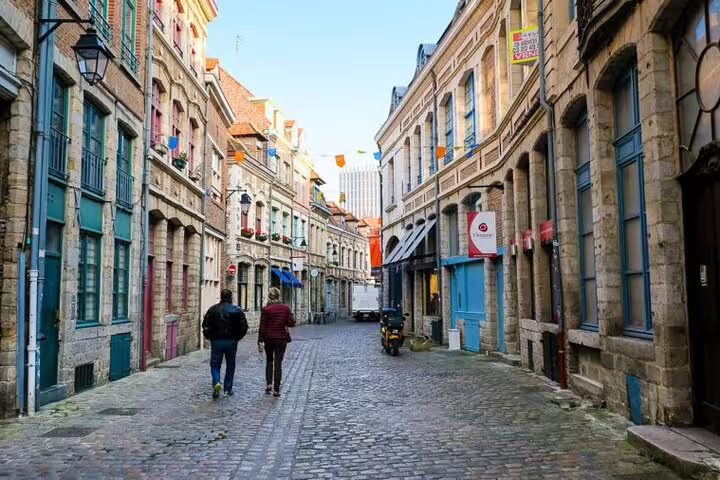 Cobblestone street in Lille Old Town, ideal for an e-scavenger hunt walking tour with city clues