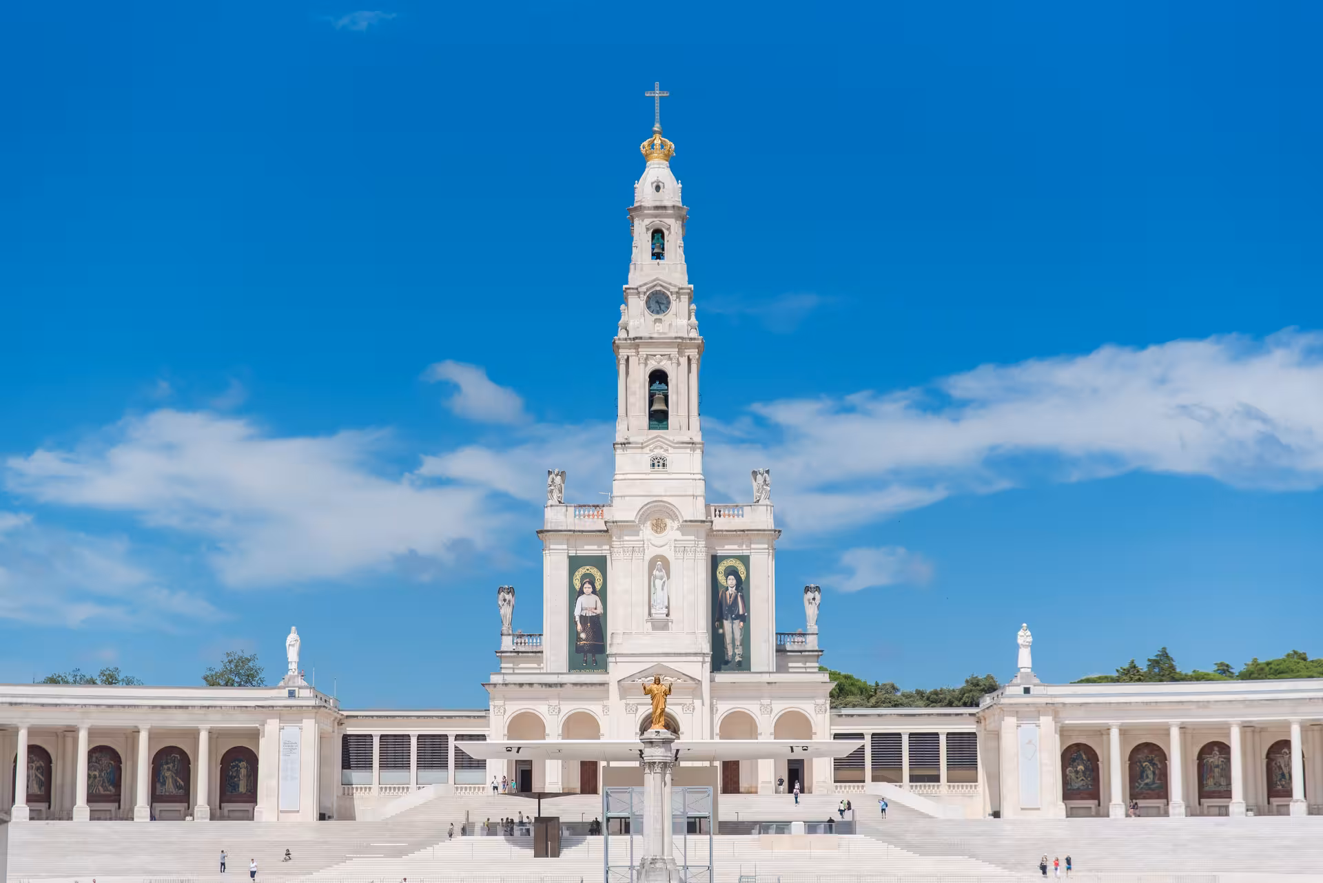 View of the Basilica of Our Lady of the Rosary at Fátima, a key site on the Lisbon private half-day tour.