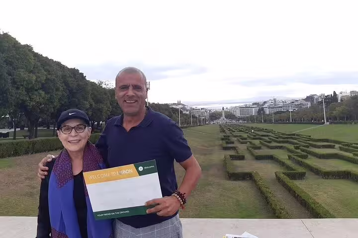 Guests with welcome sign in Lisbon, meeting point for customizable private tour to Fátima Batalha and Alcobaça