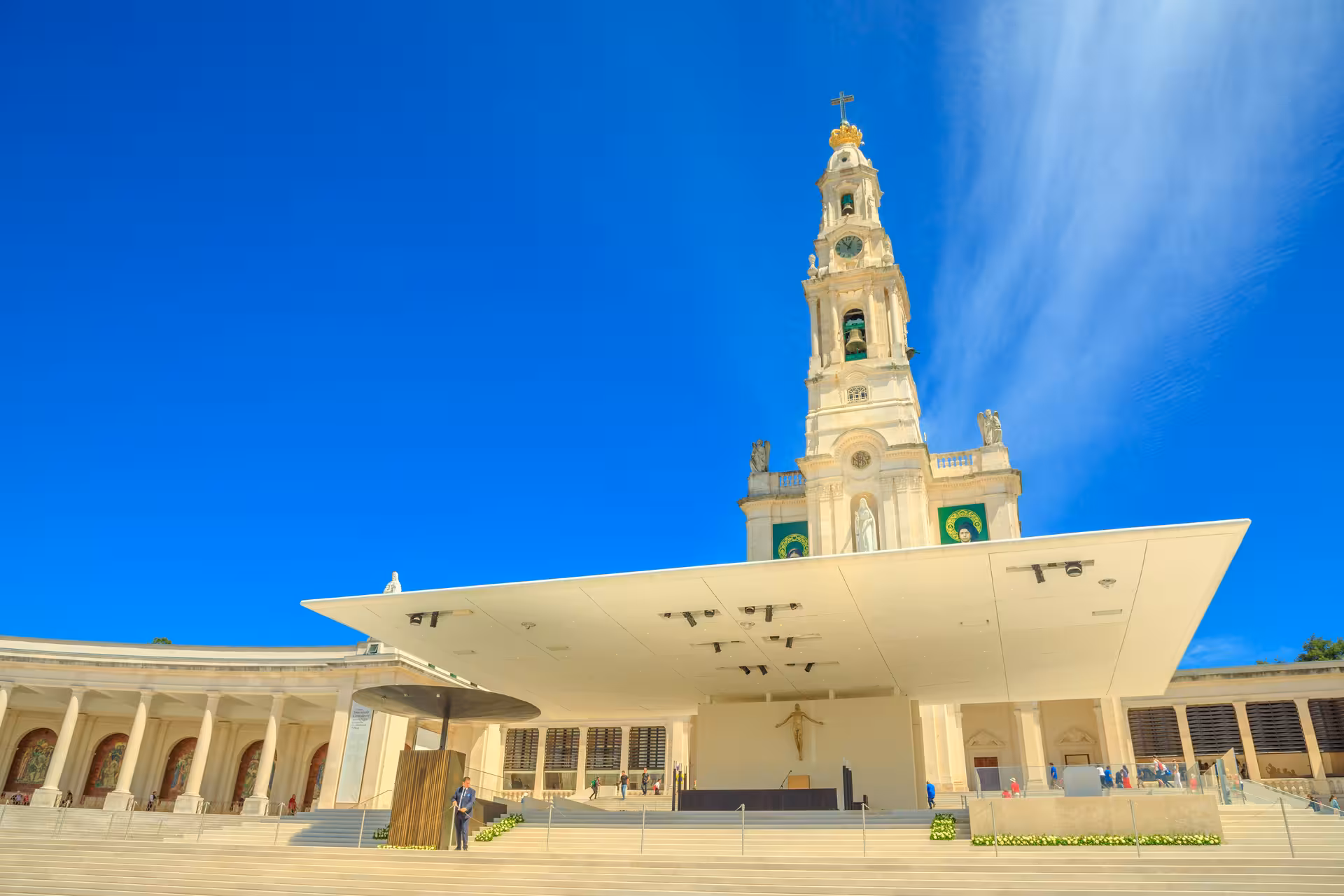 Panoramic view of the Sanctuary of Fátima with its towering basilica under a clear blue sky, ideal for a private tour.