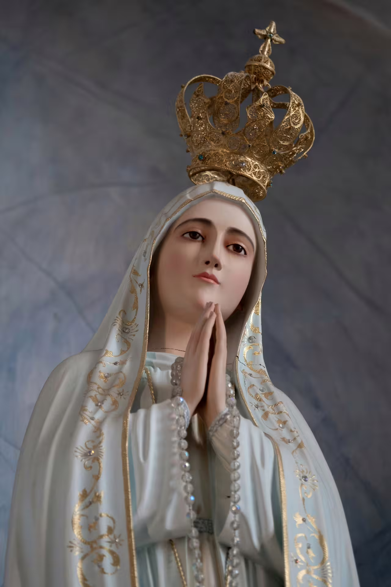 Statue of Our Lady of Fátima with a golden crown, perfect for Lisbon Fátima and Santarém spirituality and history tour.