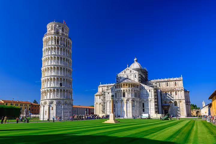 Iconic Pisa skyline featuring the Leaning Tower and Cathedral, perfect for exclusive Livorno port to Pisa excursions.