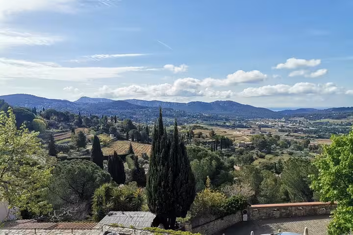 Panoramic Luberon Valley vineyards and hilltop villages, showcasing Provence landscapes on a wine tour