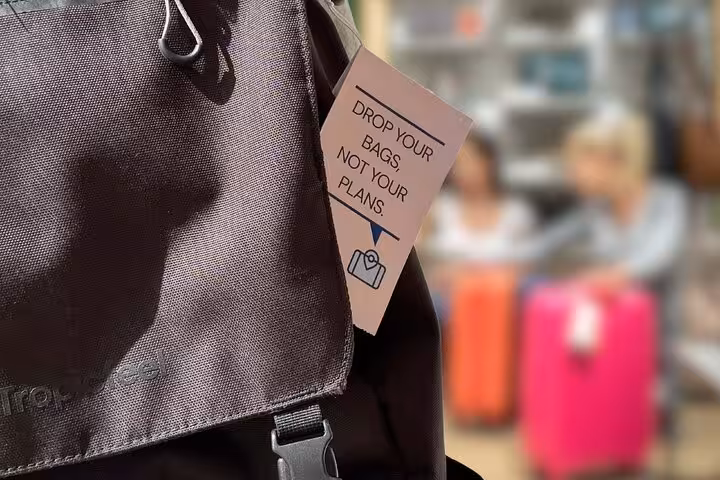 Backpack with “Drop your bags” tag, promoting secure luggage storage in Dubrovnik for hassle-free sightseeing