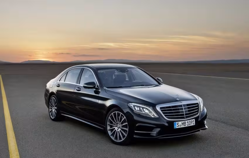 Luxury sedan for private Hurghada Airport transfer, comfortable door-to-door ride to El Gouna or Makadi