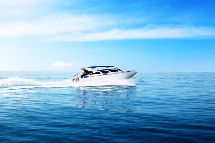 Luxury private speedboat ride in Sharm El Sheikh on the Red Sea, 2-hour charter with hotel pickup