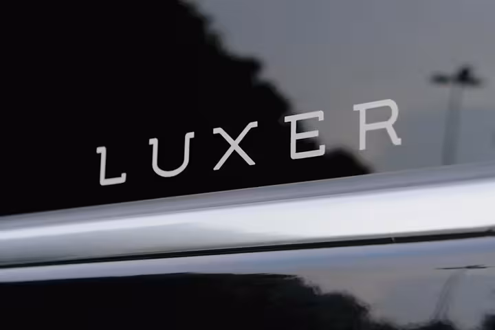 Luxer vehicle for luxury transfer service from Trieste cruise terminal to Venice, ensuring comfort and style.