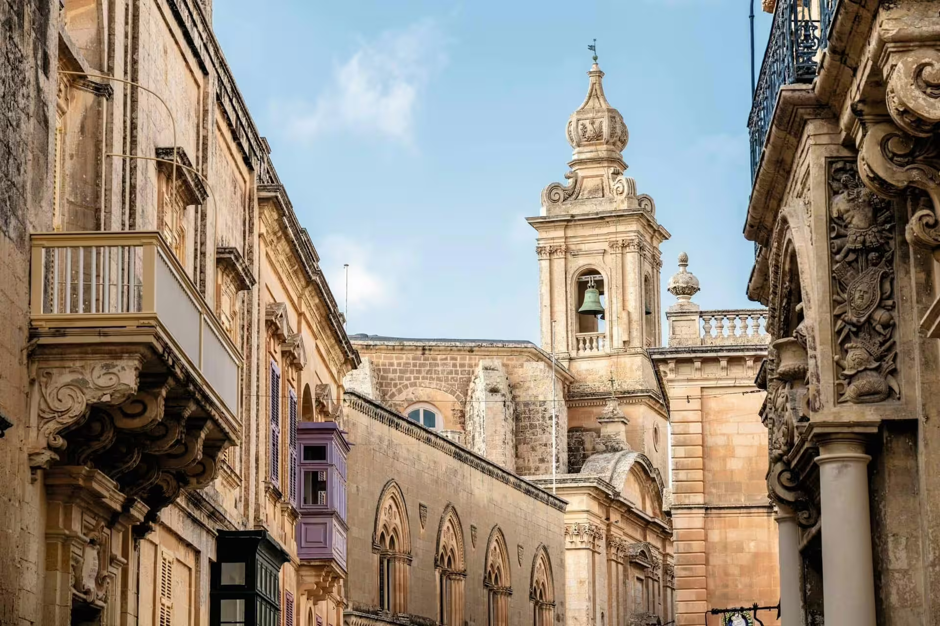 Experience the stunning architecture of Mdina's historic streets on a Malta small group tour with lunch.