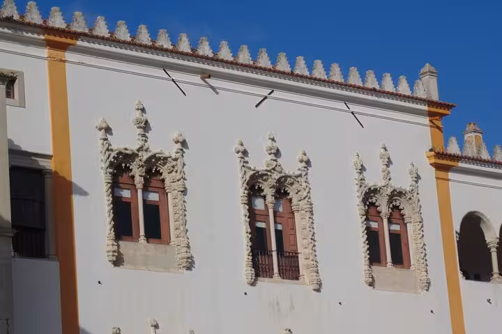 Marvel at the ornate Manueline windows of a historic building in Sintra under a clear blue sky.