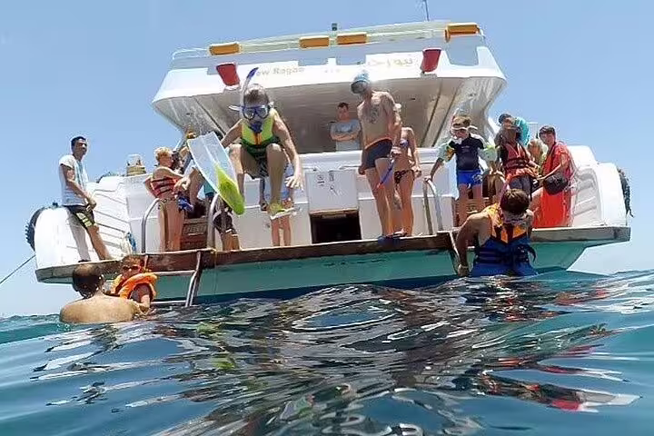 Group boarding boat for Marsa Mubarak snorkeling day trip in Marsa Alam, Red Sea dugong and turtles tour