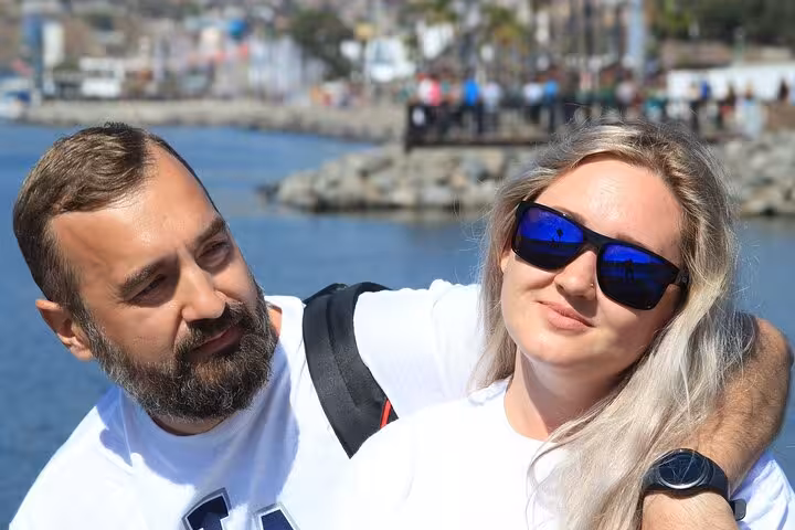 Couple enjoying a sunny day by the waterfront in Marseille during a private city walking tour.